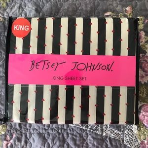 Betsey Johnson King Sheet Set